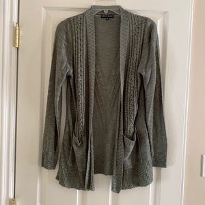 Women’s cable cardigan sweater with pockets.